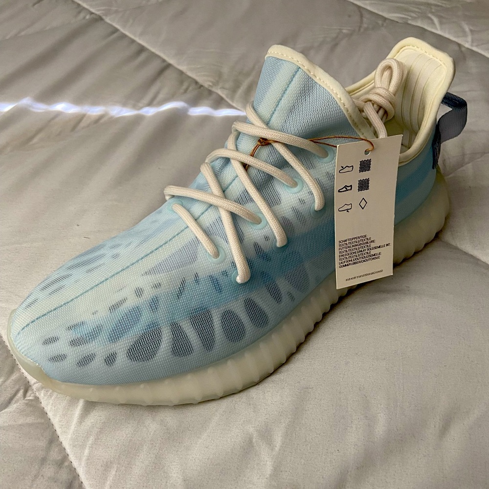 Deadstock Yeezy Boost 350 v2 “Mono Ice”